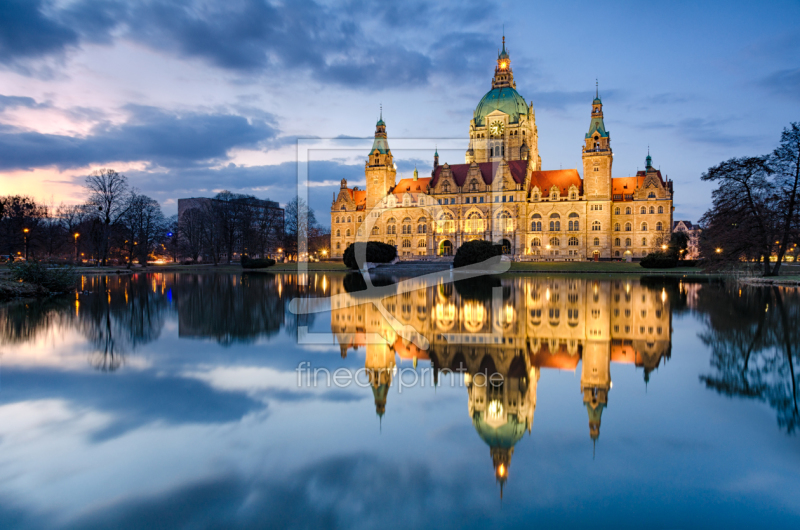 Rathaus Hannover abends als Leinwanddruck