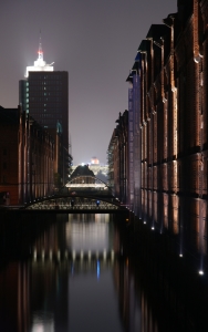 Bild-Nr: 9242119 Hafen City bei Nacht Erstellt von: Martina Fornal