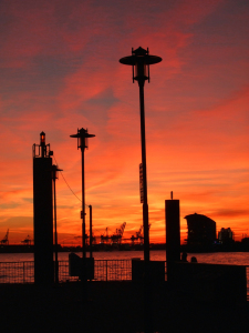 Bild-Nr: 9400318 Sonnenuntergang am Hamburger Hafen Erstellt von: Charabia