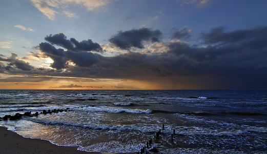 Bild-Nr: 9779434 surf before the storm Erstellt von: AndreasB