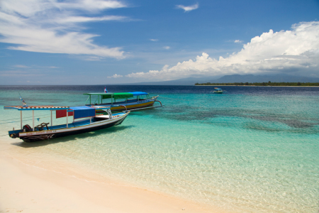 Bild-Nr: 9937709 Boote am Strand u Meer auf Insel Meno Gili Islands Erstellt von: BastianLinder