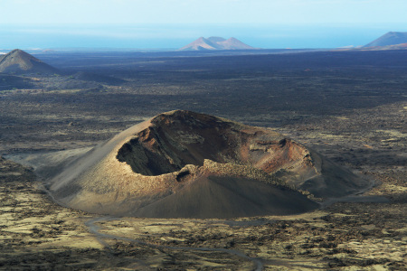 Bild-Nr: 10015033 Lanzarote, Mondlandschaft mit dem Volcán de Cuervo 2 Erstellt von: Frank Rother