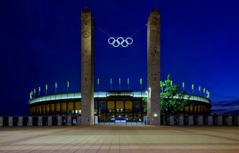 Bild-Nr: 10170549 Olympiastadion Berlin in der Nacht /von öffentl. Platz (Panoramafreiheit) Erstellt von: Ina  Penning