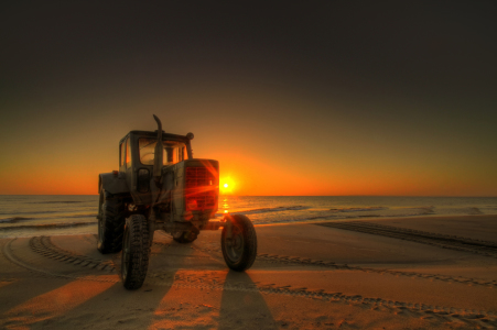 Bild-Nr: 10337369 Traktor sunrise Erstellt von: PhotoArt-Hartmann