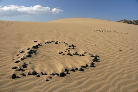 Bild-Nr: 10382105 Herz aus Steinen auf den Sanddünen bei Maspalomas - Gran Canaria - Spanien Erstellt von: Wolf74