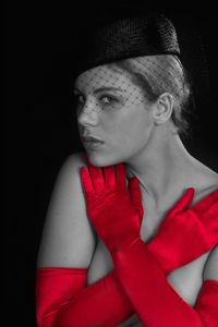 Bild-Nr: 10470898 Frau mit roten Handschuhen Erstellt von: matthias stolt