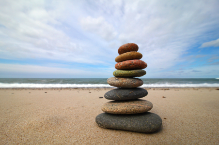 Bild-Nr: 10576839 Steinpyramide am Strand Erstellt von: Buellom