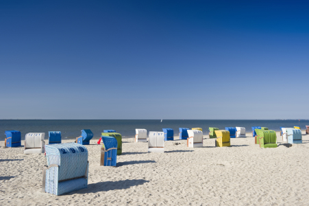 Bild-Nr: 10649234 viel blauer Himmel und Strandkörbe Erstellt von: danielschoenen