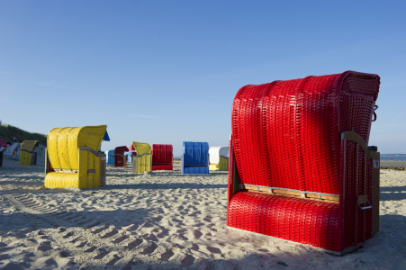 Bild-Nr: 10654272 roter Strandkorb Erstellt von: danielschoenen