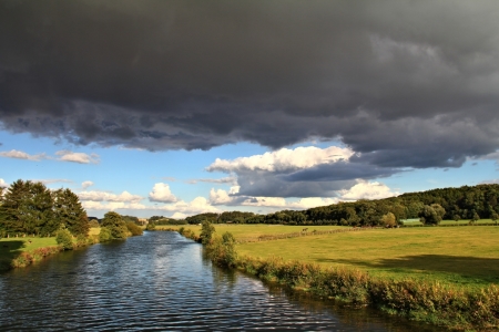 Bild-Nr: 10663776 Dunkle Wolken Erstellt von: falconer59