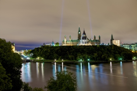 Bild-Nr: 10680602 River and Parliament Erstellt von: rowiPhoto