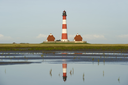 Bild-Nr: 10701019 gespiegelter Leuchtturm Erstellt von: danielschoenen