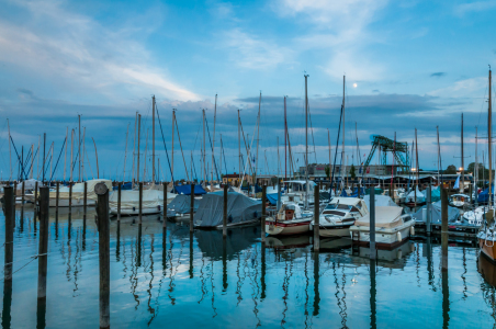 Bild-Nr: 10872026 Hafen Konstanz- blaue Stunde Erstellt von: Erhard Hess