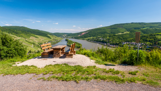 Bild-Nr: 10933353 Bank mit Panorama auf Lorch Erstellt von: Erhard Hess