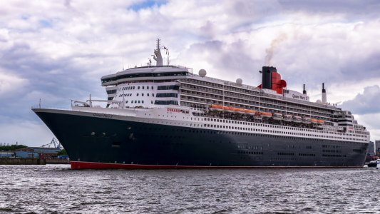 Bild-Nr: 10943231 Queen Mary II im Hamburger Hafen Erstellt von: Daniel Heine