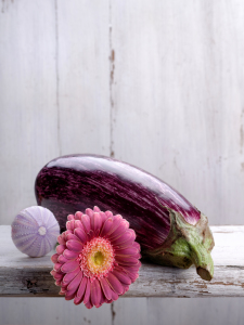 Bild-Nr: 11135136 Stillleben mit Aubergine Erstellt von: Rolf Eschbach