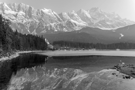 Bild-Nr: 11206452 Eibsee und Zugspitze im Winter und in Bayern Erstellt von: wompus