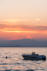 Bild-Nr: 11255122 Boat at sunset Lago di Garda Erstellt von: TomKli