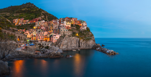 Bild-Nr: 11257088 Cinque Terre - Manarola zur blauen Stunde Erstellt von: Jean Claude Castor