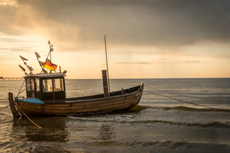 Bild-Nr: 11316028 Boot am Strand von Ahlbeck auf Usedom, Ostsee, Mecklenburg-Vorpommern Erstellt von: orxy