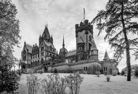 Bild-Nr: 11378265 Schloss Drachenburg - sw Erstellt von: Erhard Hess