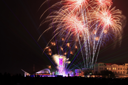 Bild-Nr: 11421299 Warnemünder Turmleuchten Erstellt von: FotoDeHRO