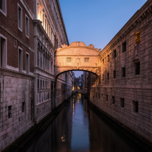 Bild-Nr: 11492126 Venedig - Ponte dei Sospiri im Morgengrauen Erstellt von: Jean Claude Castor