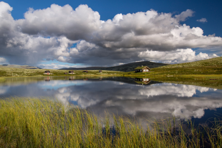 Bild-Nr: 11621457 Hütten mit See in Landschaft von Norwegen Erstellt von: BastianLinder