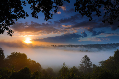 Bild-Nr: 11652636 Sonnenaufgang über Burghausen Erstellt von: Nikoncharly