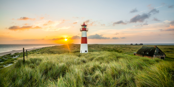 Bild-Nr: 11713446 Sonnenaufgang am Leuchtturm in List auf Sylt Erstellt von: Benno Hoff