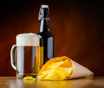 Bild-Nr: 11772684 Bier und Kartoffelchips Erstellt von: xfotostudio