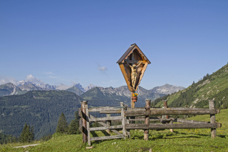 Bild-Nr: 11801086 Hölzernes Wegkreuz im Vorkarwendel Erstellt von: EderHans