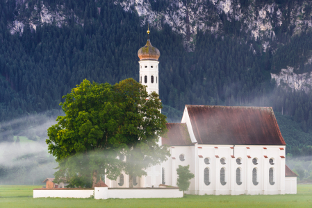 Bild-Nr: 11817627 St. Coloman Kirche in Schwangau am nebligen Morgen Erstellt von: Byrado