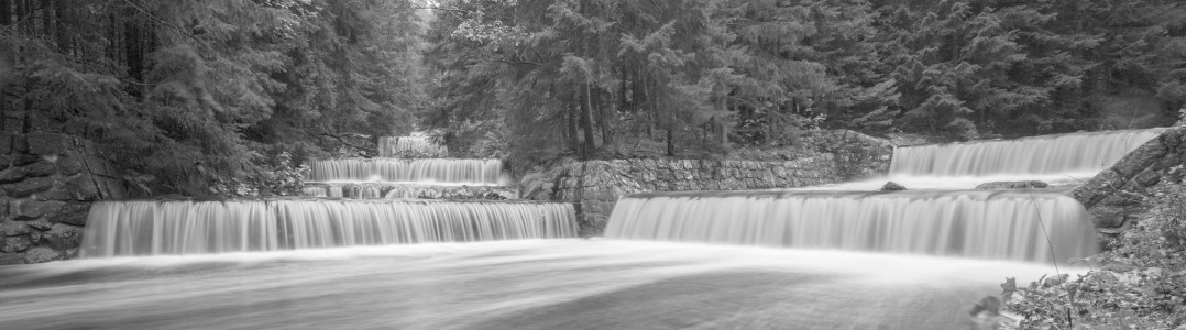 Bild-Nr: 11862666 Kaskadierender Zusammenfluss zweier Bäche Erstellt von: Harry-Hennington