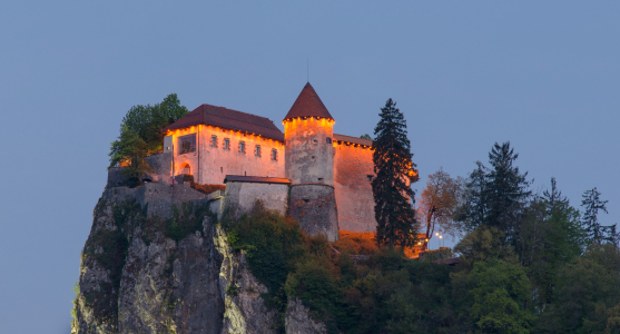 Bild-Nr: 11871288 Leuchtende Burg im Bleder See Erstellt von: Graphitone