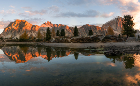 Bild-Nr: 11872876 See vor Dolomiten Bergkette bei Abendsonne Erstellt von: Graphitone