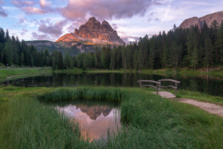 Bild-Nr: 11872889 Kleine Brücke am See vor den Dolomiten Erstellt von: Graphitone