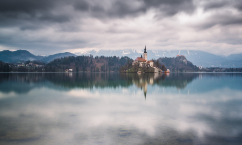 Bild-Nr: 11873910 Unheilvolle Wolken über Bled Erstellt von: Graphitone