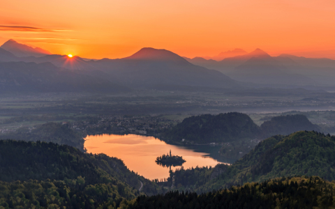 Bild-Nr: 11873911 Blick vom Hotunjski über Bled bei Sonnenuntergang Erstellt von: Graphitone