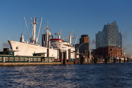 Bild-Nr: 11880690 Cap San Diego und Elbphilharmonie Erstellt von: bk-foto82