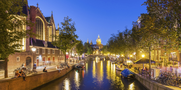 Bild-Nr: 11880943 Oude Kerk und Gracht in der Altstadt von Amsterdam Erstellt von: dieterich