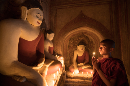 Bild-Nr: 11882066 Buddhistischer Mönch in einem Tempel in Bagan Erstellt von: eyetronic