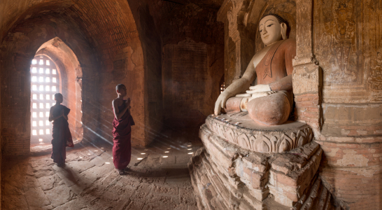 Bild-Nr: 11882067 Mönche in einem Tempel in Myanmar Erstellt von: eyetronic