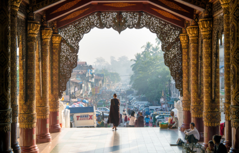 Bild-Nr: 11882440 Eingang zur Shwedagon Pagode in Yangon, Myanmar Erstellt von: eyetronic