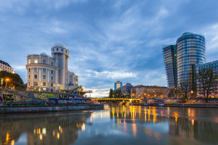 Bild-Nr: 11889685 Urania und Uniqa Tower am Donaukanal in Wien Erstellt von: dieterich