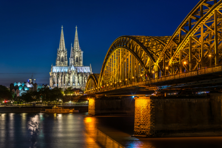 Bild-Nr: 11906173 Kölner Dom und Hohenzollernbrücke bei Nacht Erstellt von: Asvolas