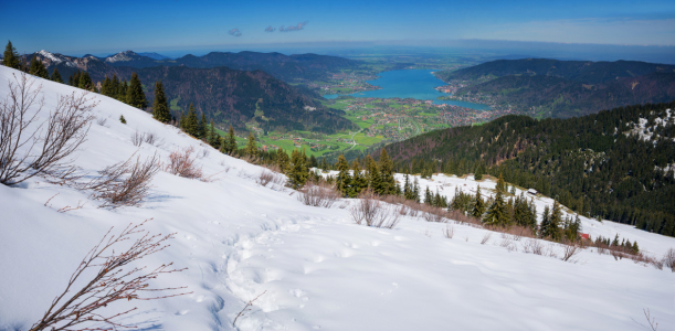 Bild-Nr: 11908184 Aufstieg zum Setzberg mit Tegernsee Blick Erstellt von: SusaZoom