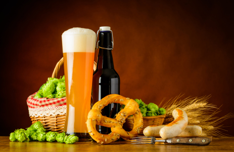 Bild-Nr: 11909390 Weißbier mit Brezel und Wurst Erstellt von: xfotostudio