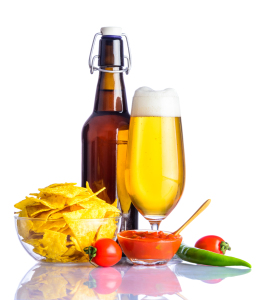 Bild-Nr: 11909671 Bier und Totilla Chips mit dip sauce Erstellt von: xfotostudio