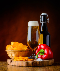 Bild-Nr: 11912413 Bier mit Kartoffelchips Erstellt von: xfotostudio